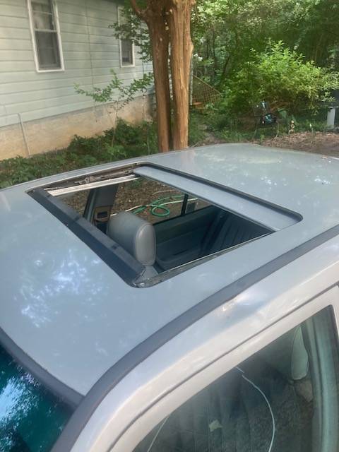 Mercedes-300e-1989-grey-21