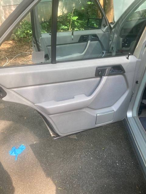Mercedes-300e-1989-grey-22