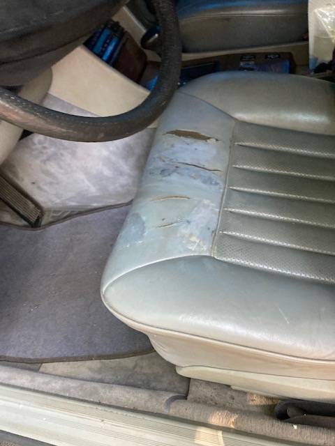 Mercedes-300e-1989-grey-4