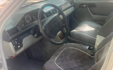 Mercedes-300e-1989-grey-5