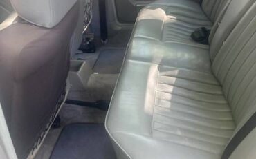 Mercedes-300e-1989-grey-6