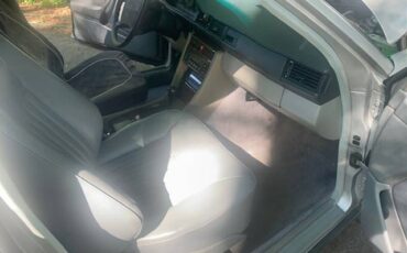 Mercedes-300e-1989-grey-7