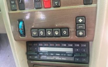 Mercedes-300e-1989-grey-9