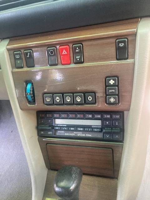 Mercedes-300e-1989-grey-9