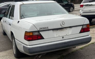 Mercedes-300e-1992-white-2