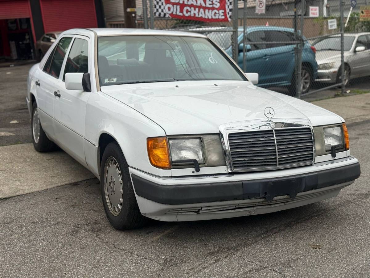 Mercedes-300e-1992-white-6