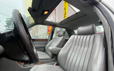 Mercedes-300e-1992-white-9