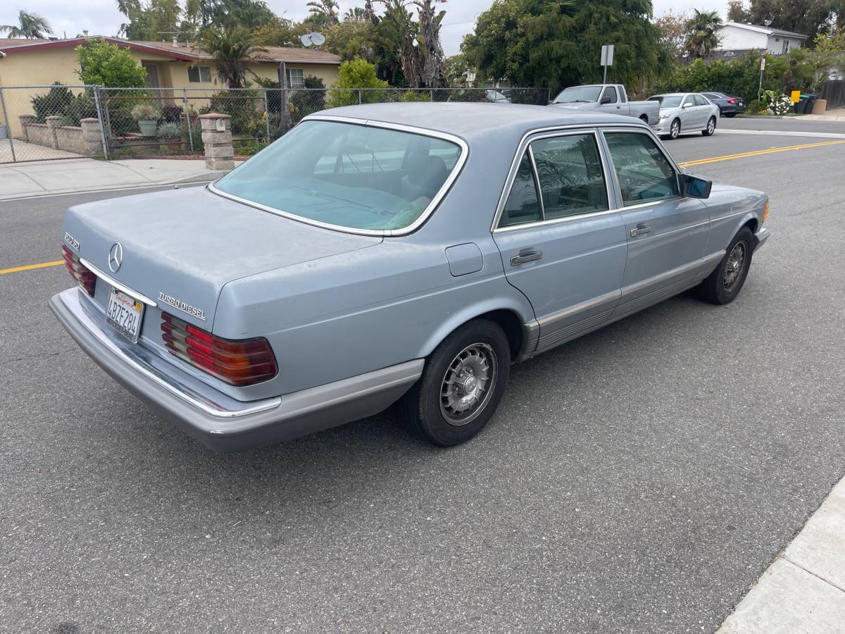 Mercedes-300sd-diesel-1985-10