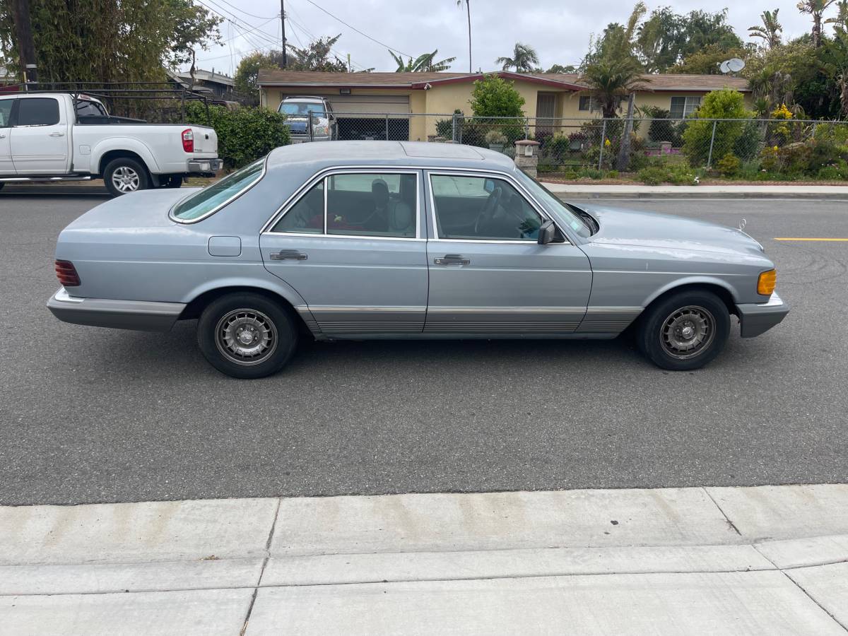 Mercedes-300sd-diesel-1985-11