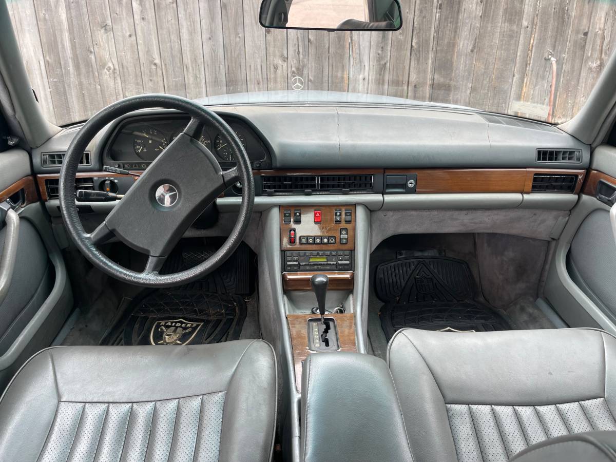 Mercedes-300sd-diesel-1985-12