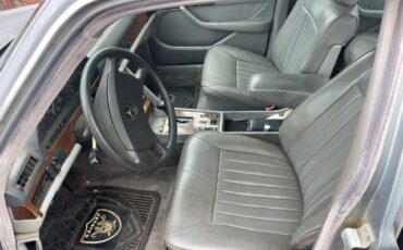 Mercedes-300sd-diesel-1985-14