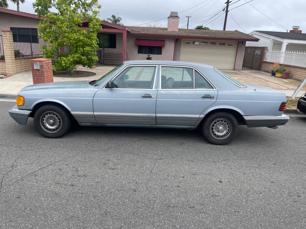 Mercedes-300sd-diesel-1985-3