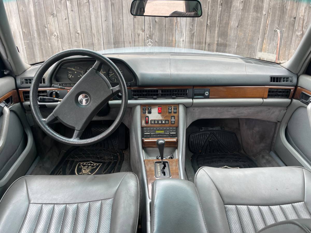 Mercedes-300sd-diesel-1985-5