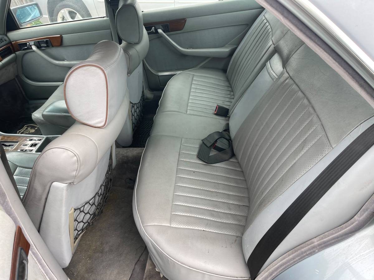 Mercedes-300sd-diesel-1985-6