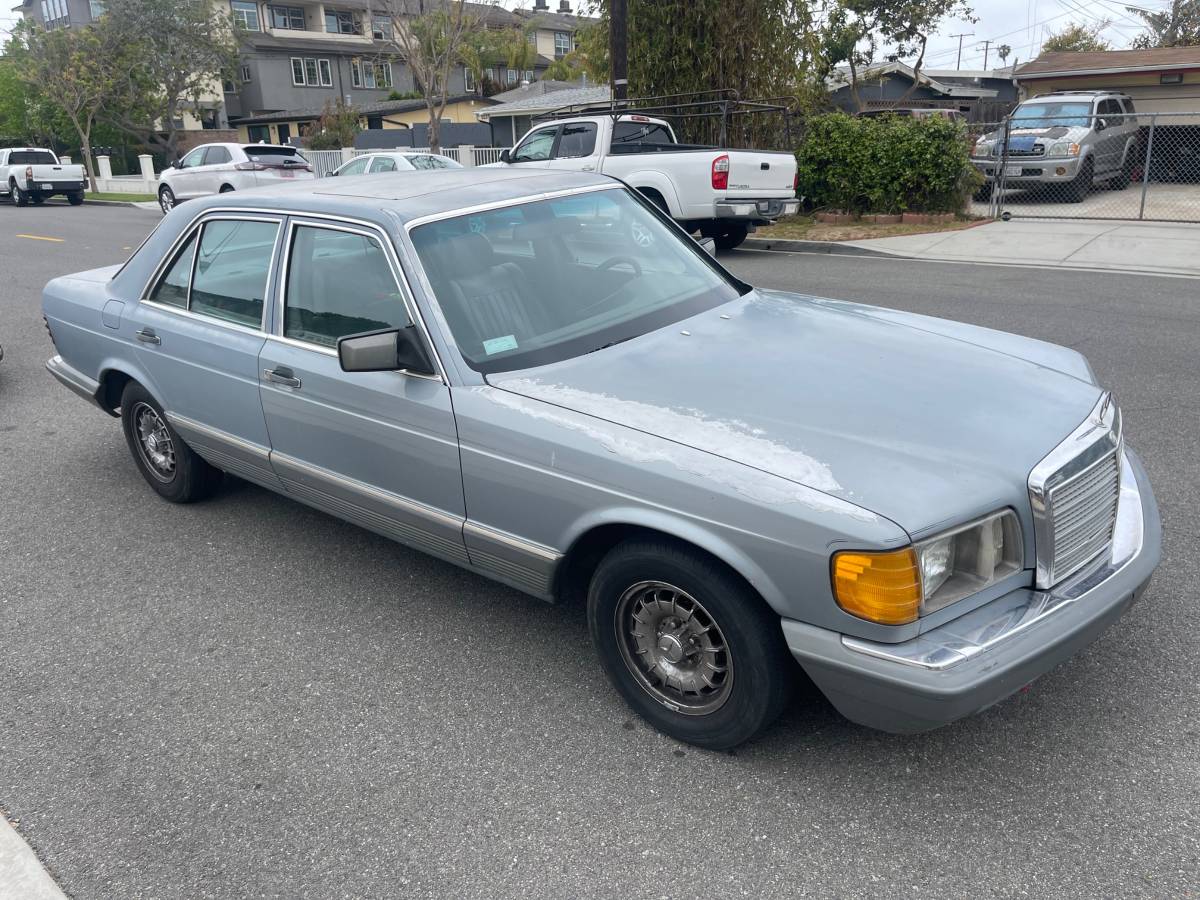 Mercedes-300sd-diesel-1985-9
