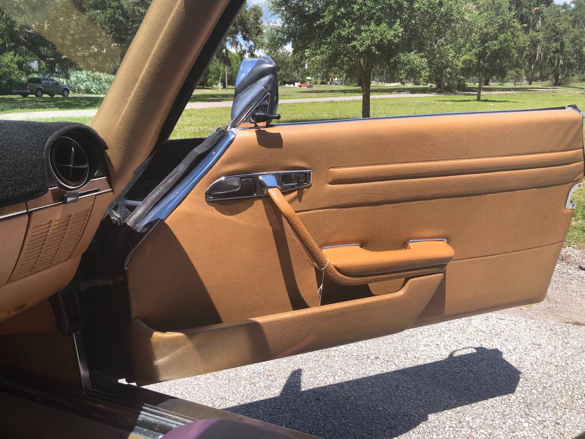 Mercedes-380-slc-1981-blue-14