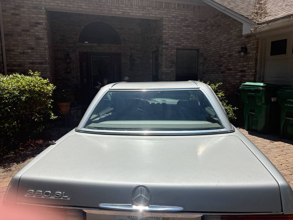 Mercedes-380sl-1984