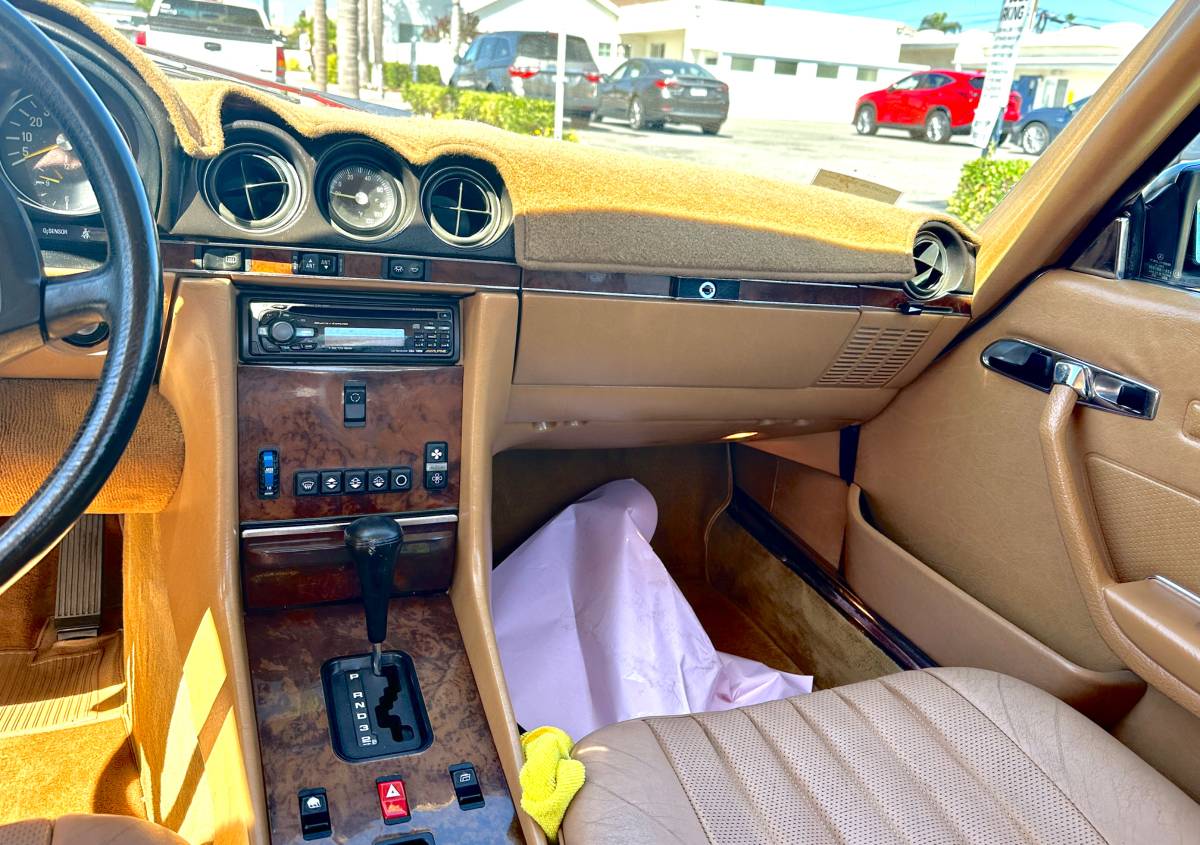 Mercedes-560-sl-1986-red-13