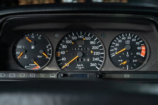 Mercedes-Benz-190-Class-1991-Sedan-11