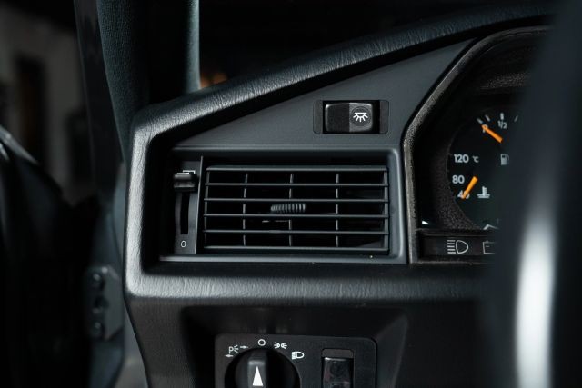 Mercedes-Benz-190-Class-1991-Sedan-13