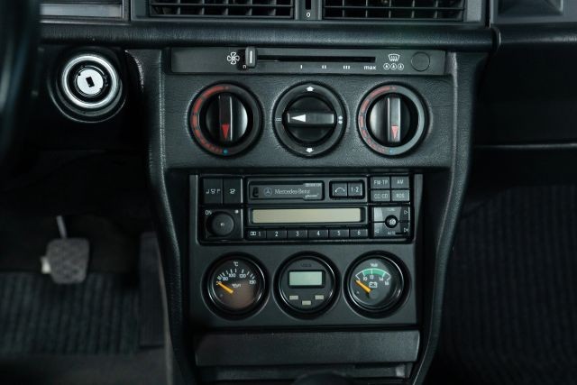Mercedes-Benz-190-Class-1991-Sedan-15