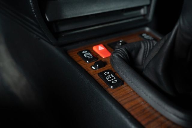 Mercedes-Benz-190-Class-1991-Sedan-18