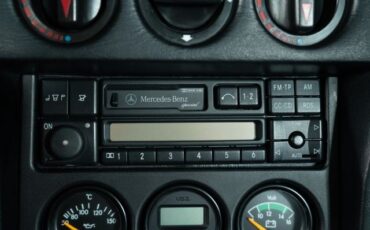 Mercedes-Benz-190-Class-1991-Sedan-23