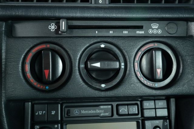 Mercedes-Benz-190-Class-1991-Sedan-24