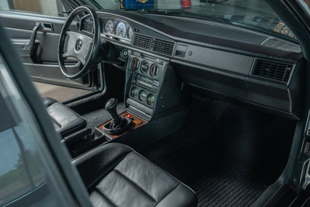 Mercedes-Benz-190-Class-1991-Sedan-27
