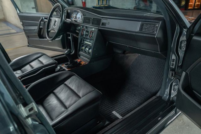 Mercedes-Benz-190-Class-1991-Sedan-28