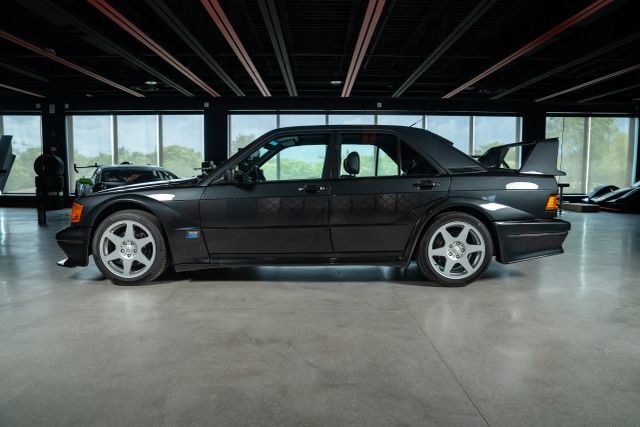 Mercedes-Benz-190-Class-1991-Sedan-3