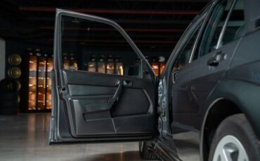 Mercedes-Benz-190-Class-1991-Sedan-31