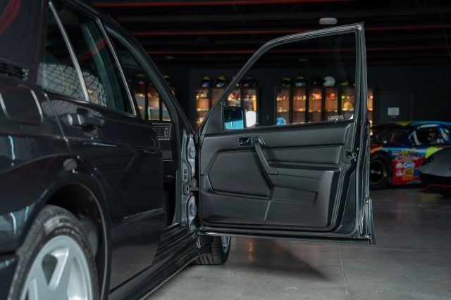 Mercedes-Benz-190-Class-1991-Sedan-32
