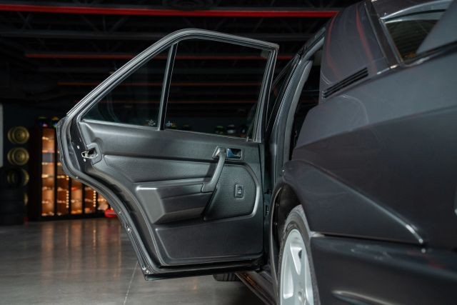 Mercedes-Benz-190-Class-1991-Sedan-33