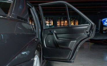 Mercedes-Benz-190-Class-1991-Sedan-34