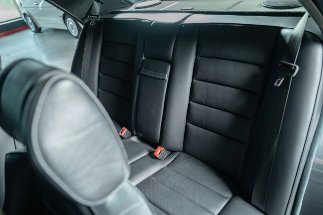 Mercedes-Benz-190-Class-1991-Sedan-35