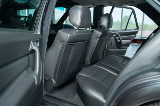Mercedes-Benz-190-Class-1991-Sedan-36