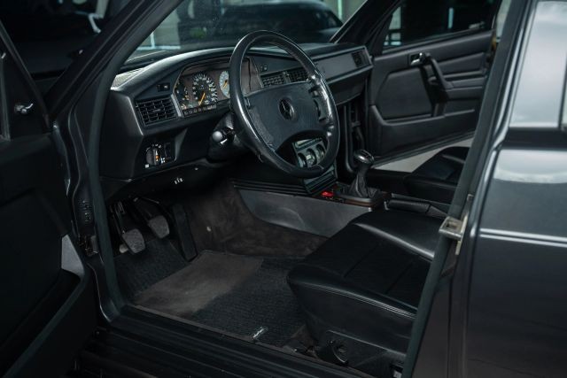 Mercedes-Benz-190-Class-1991-Sedan-8
