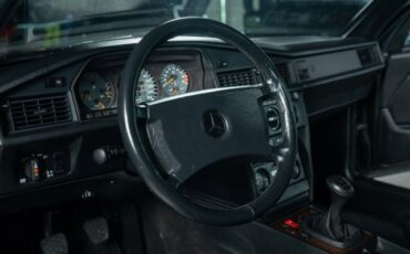 Mercedes-Benz-190-Class-1991-Sedan-9