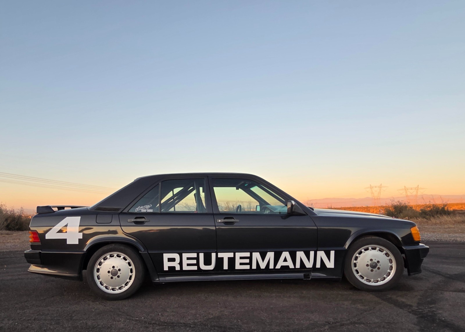 Mercedes-Benz-190-Series-1986-Sedan-2