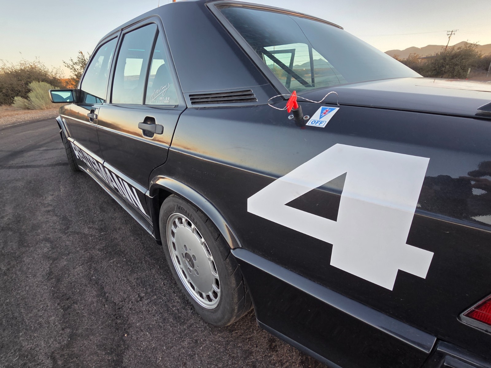 Mercedes-Benz-190-Series-1986-Sedan-5