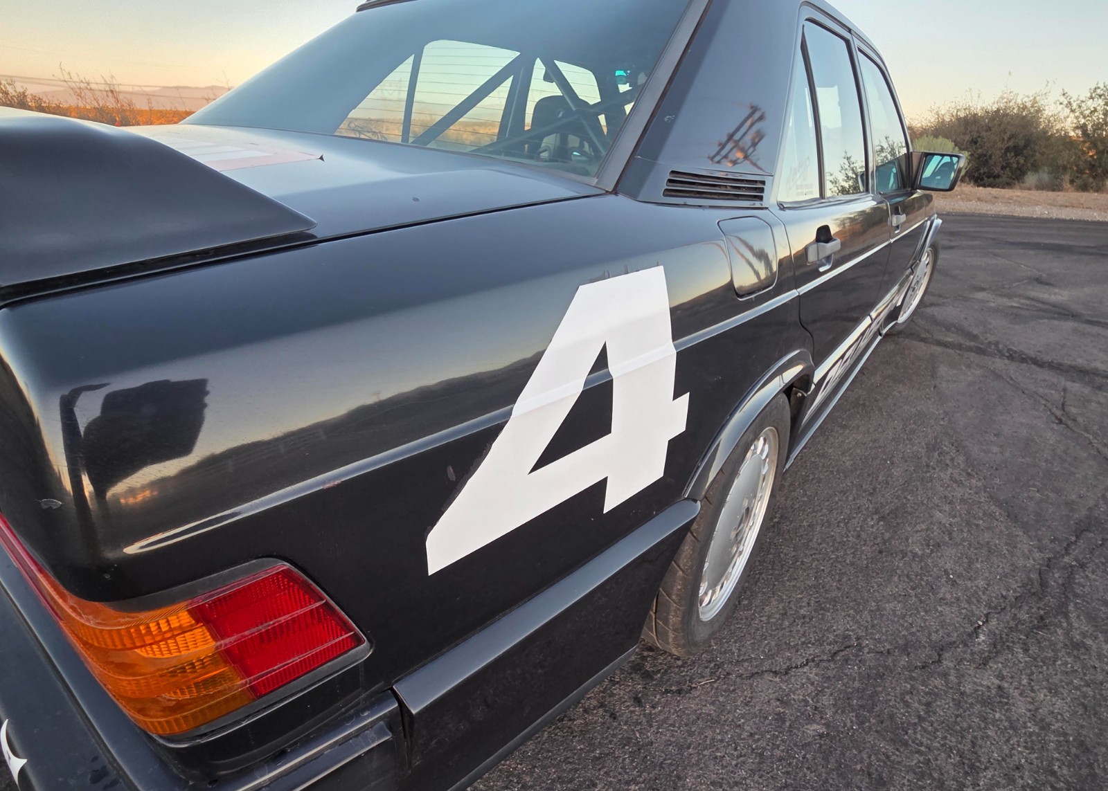 Mercedes-Benz-190-Series-1986-Sedan-6