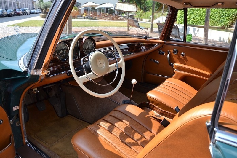 Mercedes-Benz-200-1966-Coupe-28