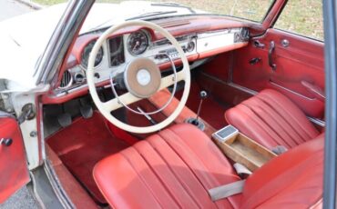 Mercedes-Benz-200-Series-1965-6