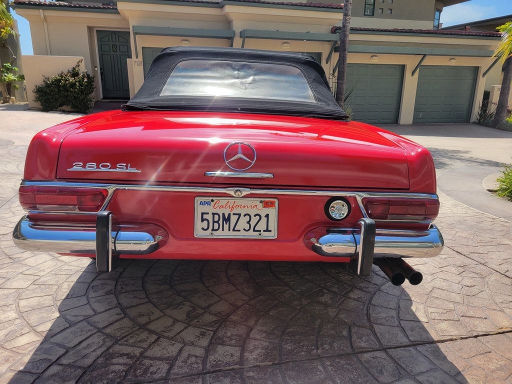 Mercedes-Benz-200-Series-1969-Convertible-10