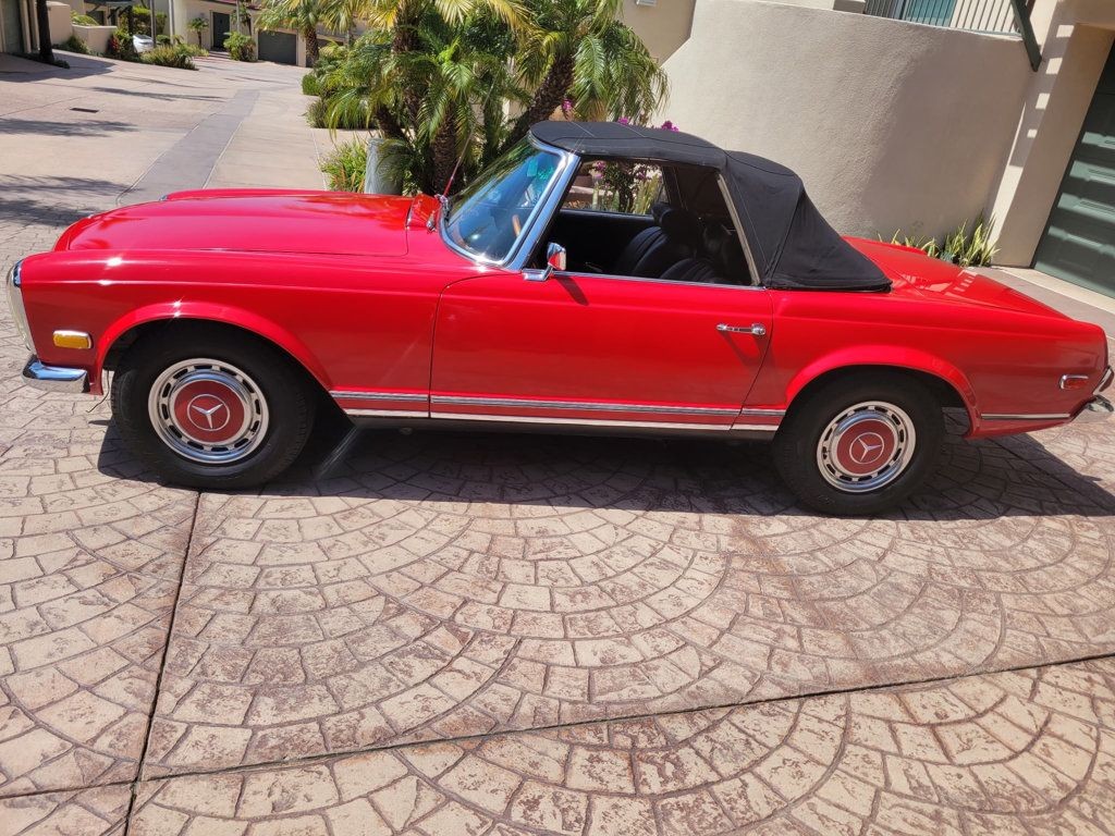 Mercedes-Benz-200-Series-1969-Convertible-2