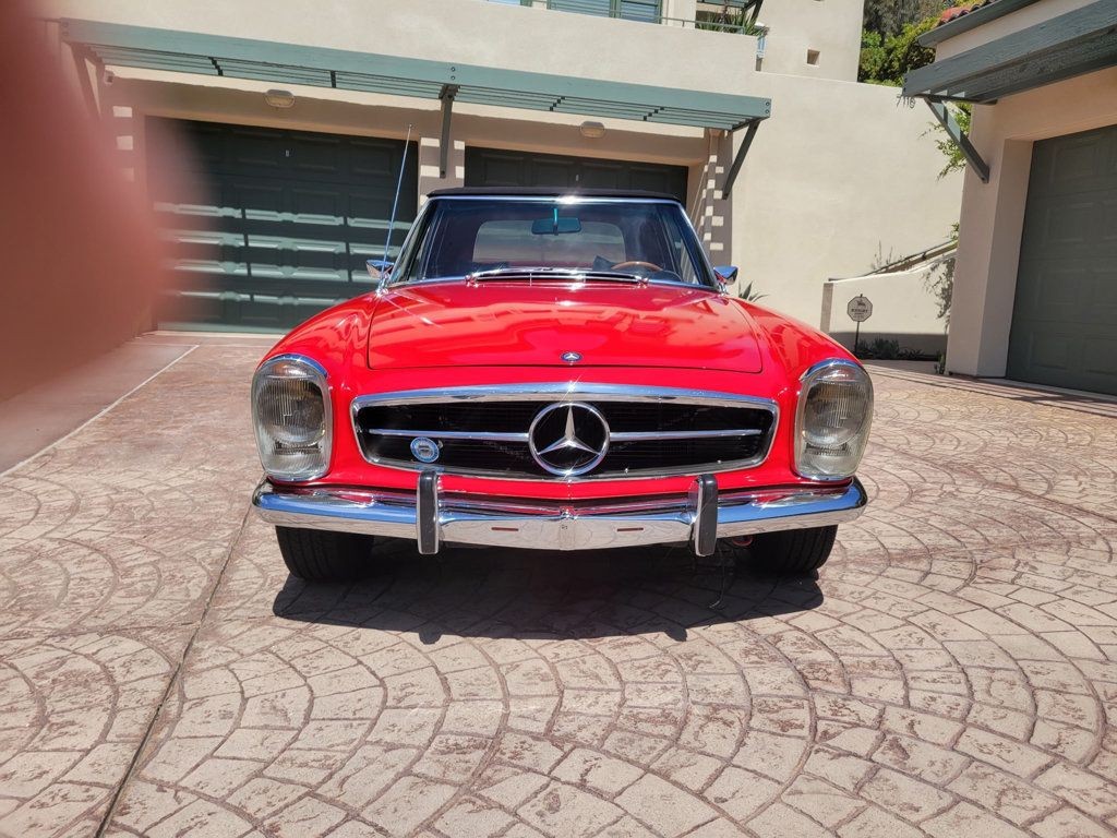 Mercedes-Benz-200-Series-1969-Convertible-4