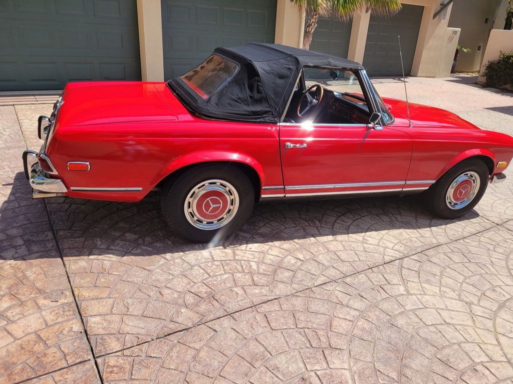 Mercedes-Benz-200-Series-1969-Convertible-5