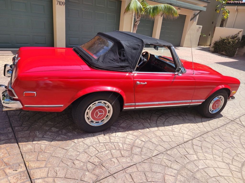 Mercedes-Benz-200-Series-1969-Convertible-7