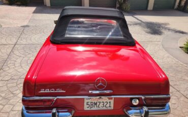 Mercedes-Benz-200-Series-1969-Convertible-9